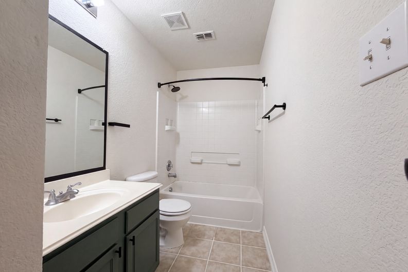 Photo 16 of 24 of 1420 Fleetwood Cove Dr, Grand Prairie, TX