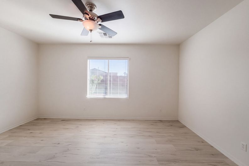 Photo 9 of 22 of 40877 W Bedford Dr, Maricopa, AZ