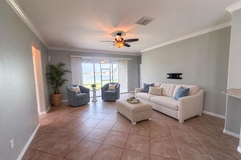 Photo 3 of 37 of 626 Tanana Fall Dr, Ruskin, FL