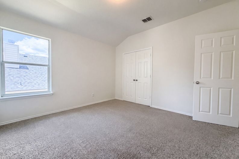 Photo 15 of 21 of 3765 Columbia Dr, Cibolo, TX