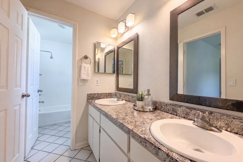 Photo 18 of 21 of 1711 Avant St, Valrico, FL