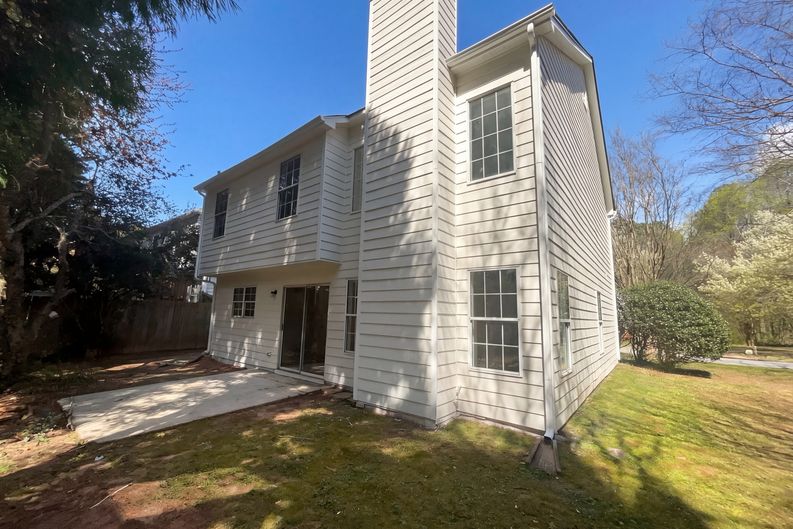 Photo 5 of 22 of 3720 Majestic Dr SW, Marietta, GA