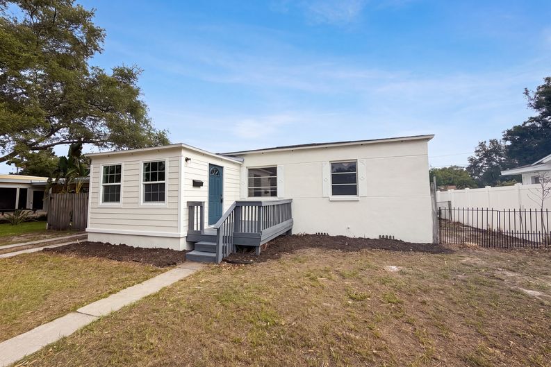 Photo 23 of 32 of 6129 5th Ave N, Saint Petersburg, FL