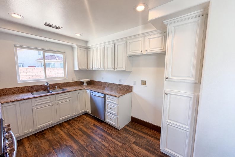 Photo 6 of 20 of 922 W Craig St, Rialto, CA