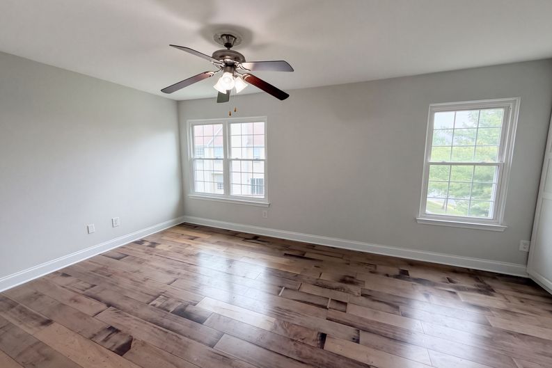 Photo 4 of 25 of 7904 Saddlehorn Ct, Manassas, VA