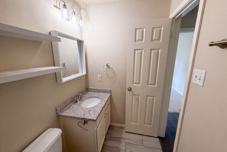 Photo 19 of 28 of 10250 Rolleston Ln, Houston, TX