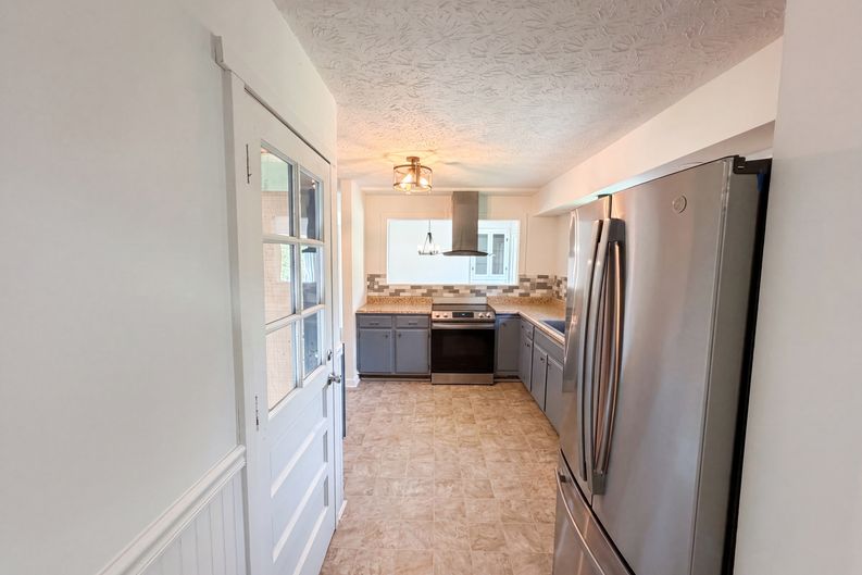 Photo 11 of 30 of 8505 Troutman Ln, Knoxville, TN