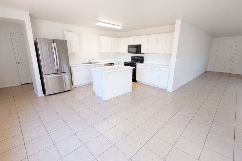 Photo 11 of 33 of 11517 W Larkspur Rd, El Mirage, AZ
