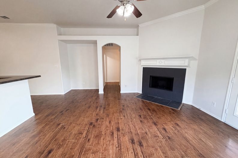 Photo 8 of 17 of 1618 Hillside Dr, Waxahachie, TX