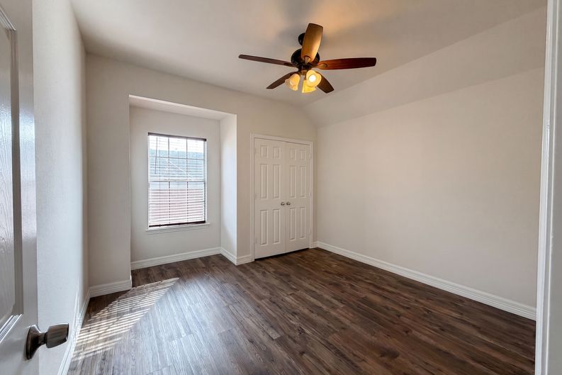 Photo 20 of 33 of 1429 Greenbriar Dr, Allen, TX