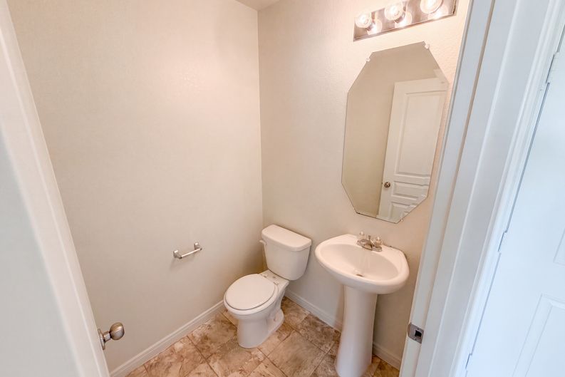 Photo 17 of 25 of 10335 Dawson Hill Ln, Houston, TX