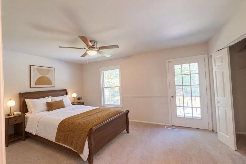 Photo 4 of 27 of 8303 Snowden Oaks Pl, Laurel, MD
