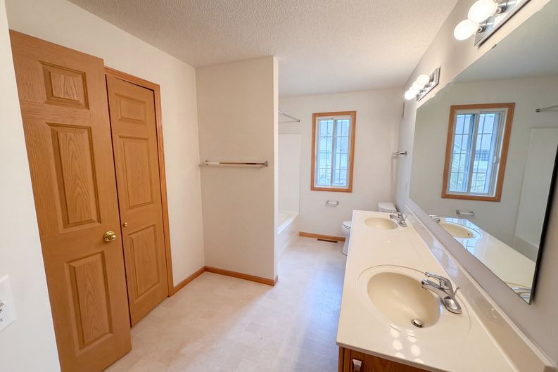 Photo 11 of 17 of 3130 Juniper Ln, Woodbury, MN