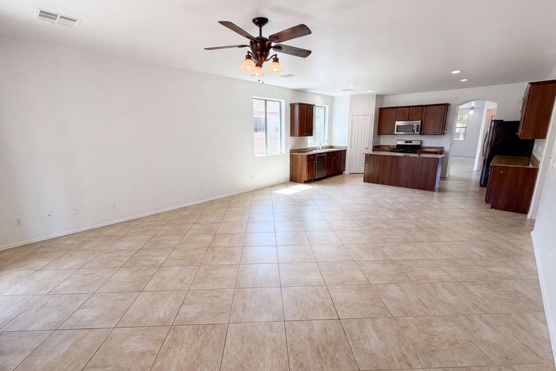 Photo 19 of 32 of 14559 W Cortez St, Surprise, AZ