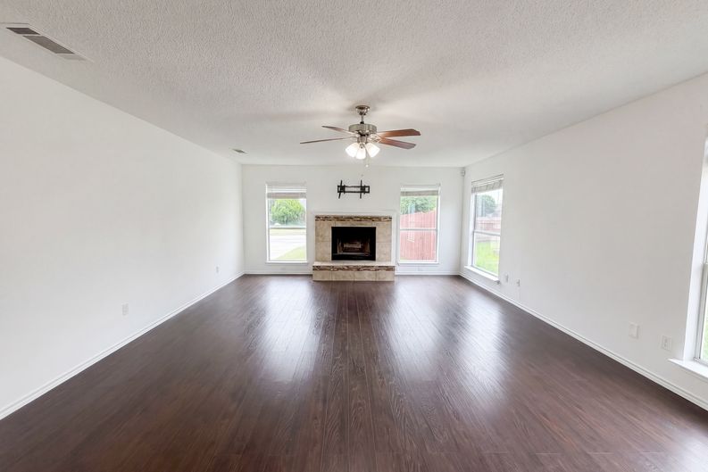 Photo 3 of 19 of 1301 Judy Ln, Copperas Cove, TX