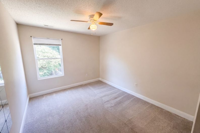 Photo 13 of 25 of 14021 Pinyon Pine Ln, Charlotte, NC