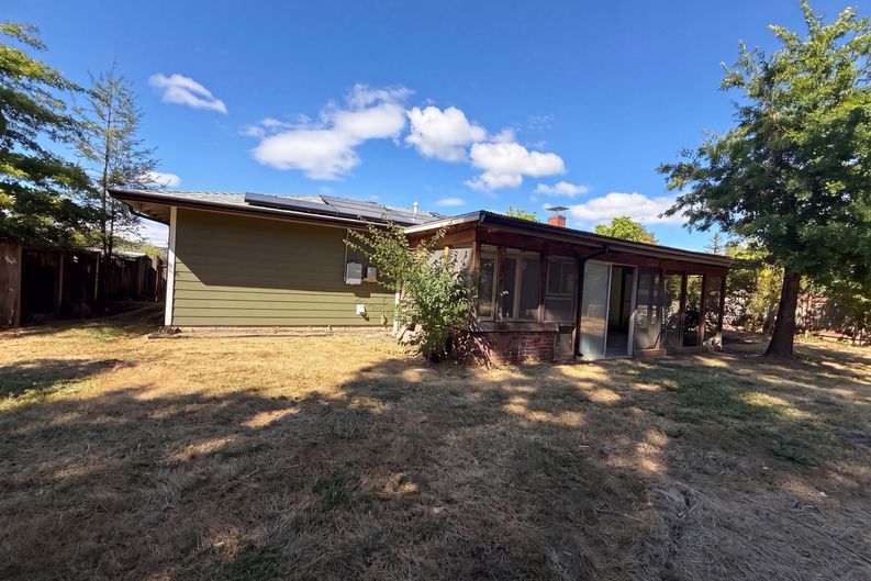 Photo 5 of 21 of 220 NE Cambridge Cir, Corvallis, OR