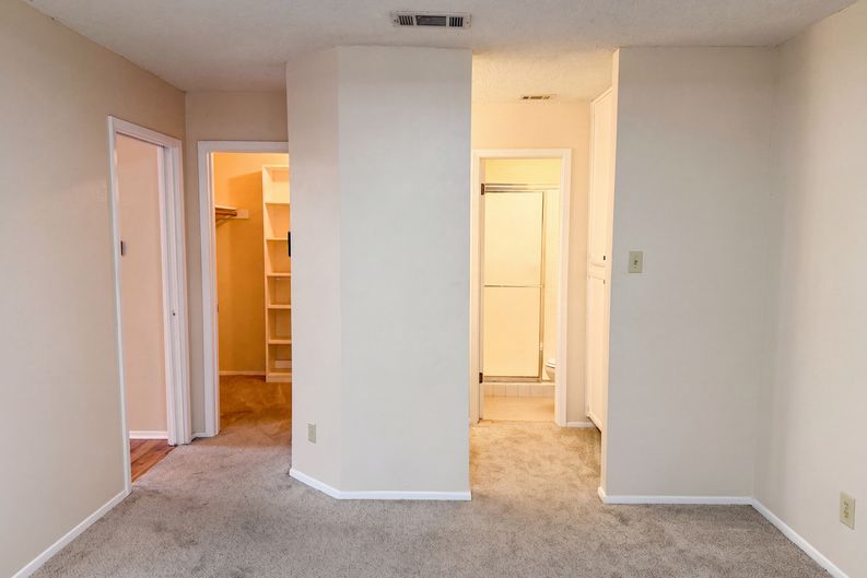 Photo 4 of 16 of 3801 Menchaca Rd, Austin, TX