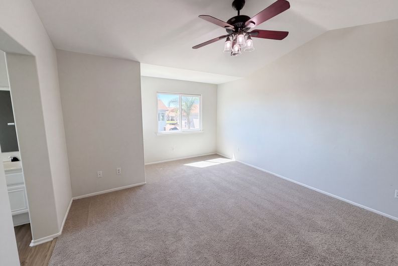 Photo 4 of 26 of 2371 W Via Bello Dr, Rialto, CA