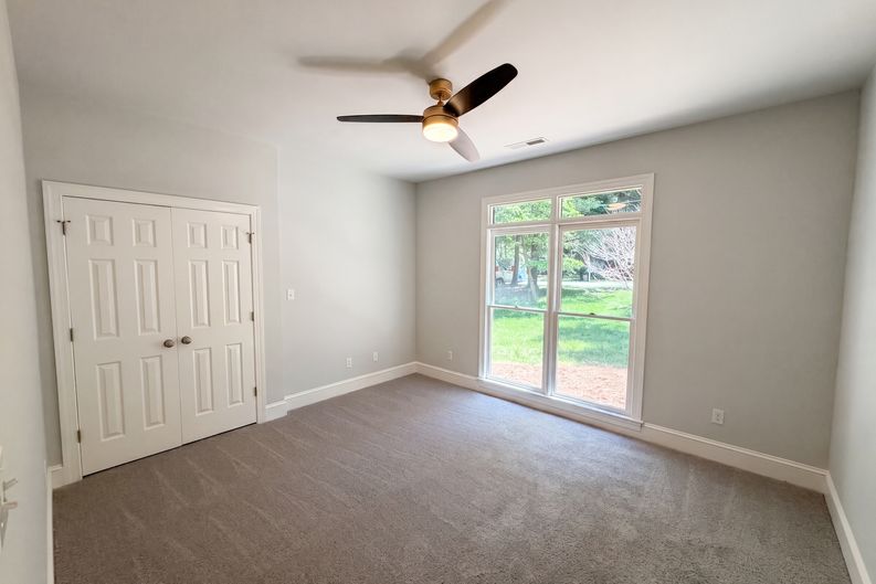 Photo 15 of 21 of 5309 Lancelot Dr, Charlotte, NC