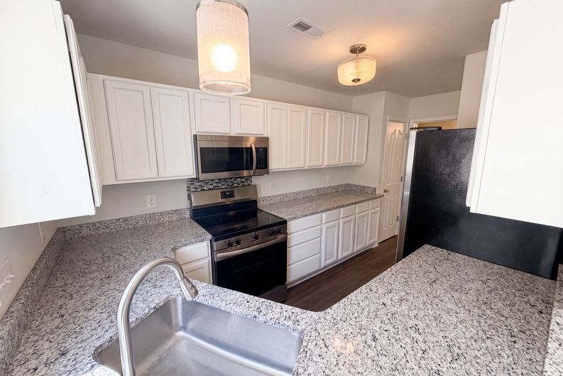 Photo 6 of 21 of 3831 Mohawk Ct, Charlotte, NC
