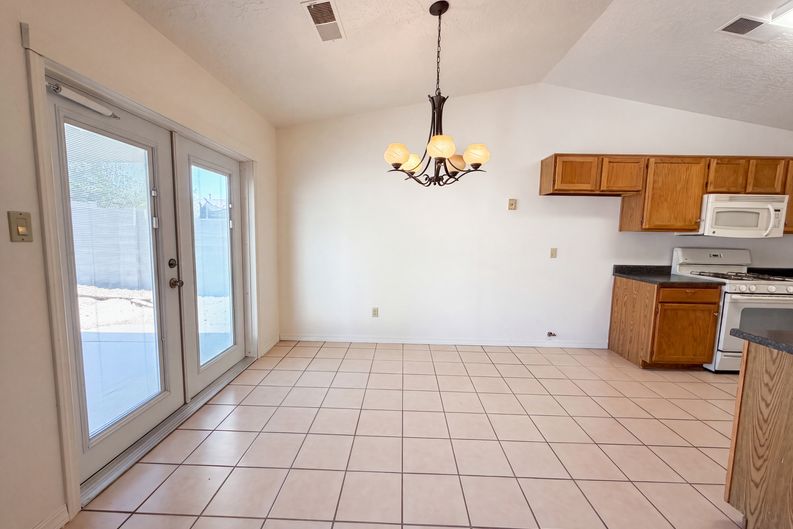 Photo 6 of 20 of 4417 Spanish Broom Ct NW, Albuquerque, NM