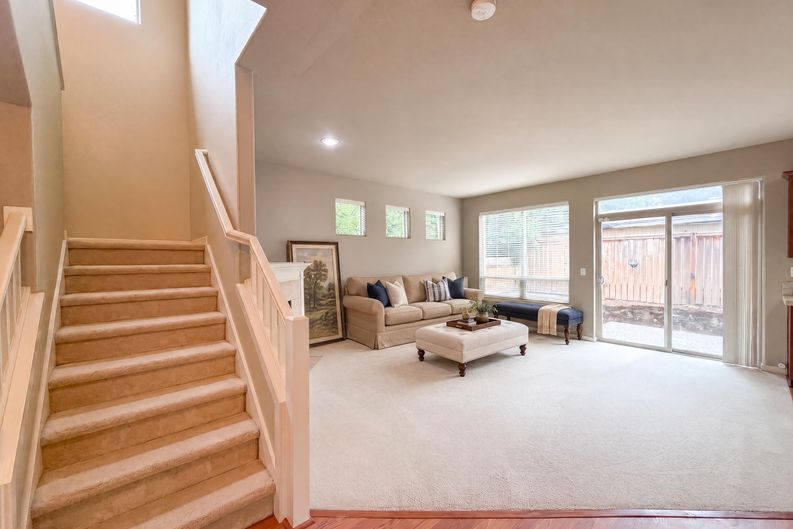 Photo 6 of 23 of 1724 SW Willowview Ter, Beaverton, OR