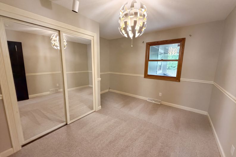 Photo 10 of 16 of 6710 Hopi Rd, Chanhassen, MN