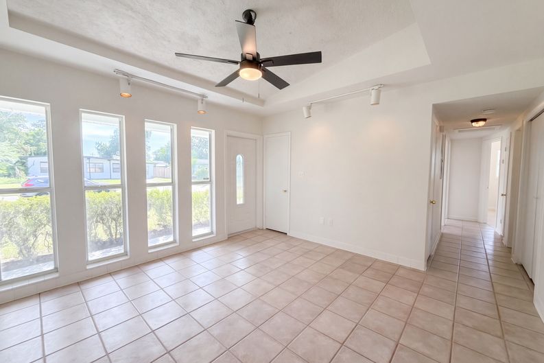 Photo 11 of 30 of 509 Clearfield Rd, Brandon, FL