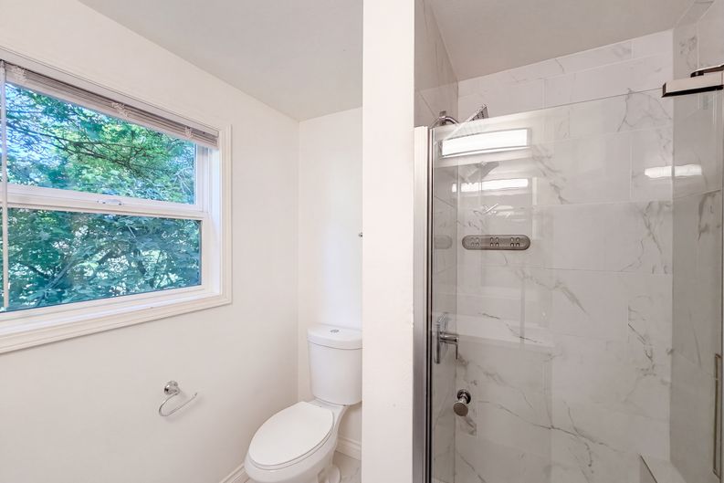 Photo 18 of 26 of 605 Ash St, Lake Oswego, OR