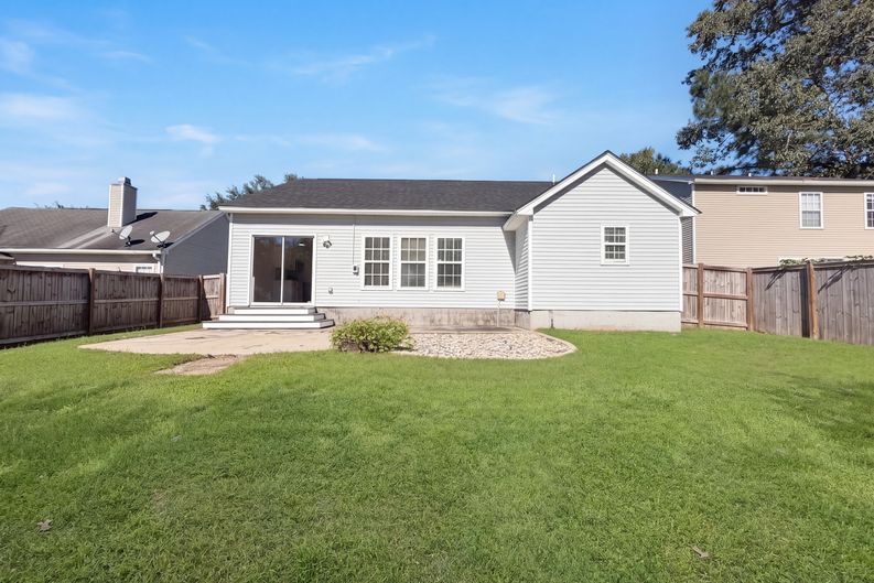 Photo 5 of 20 of 5138 Thornton Dr, Summerville, SC
