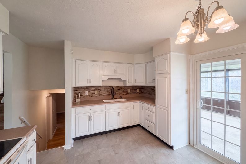 Photo 7 of 20 of 7533 Ardwell Dr, Indianapolis, IN