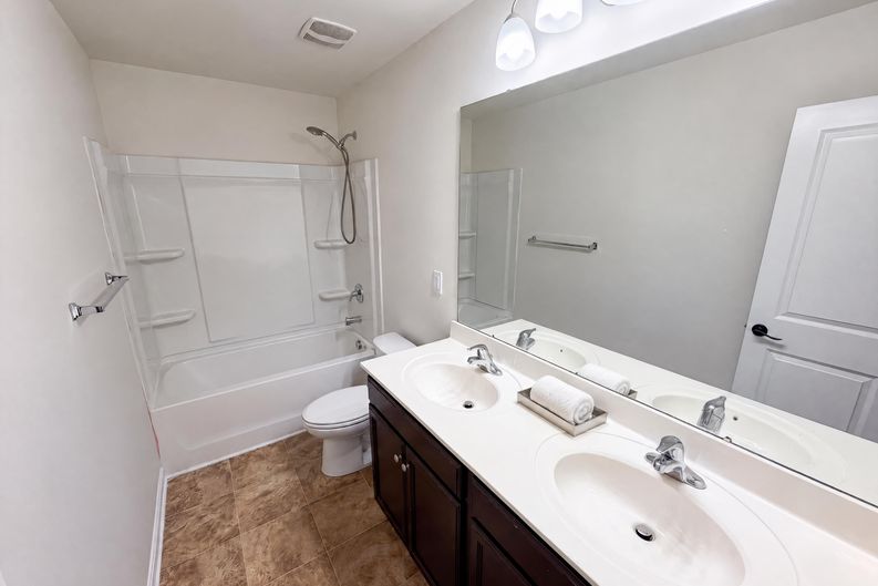 Photo 17 of 26 of 9833 Wardley Dr, Charlotte, NC