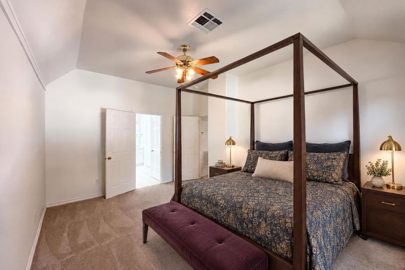 Photo 4 of 17 of 5002 Misty Ln, Pasadena, TX