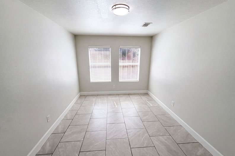 Photo 11 of 26 of 7327 Fox Hall Ln, Humble, TX