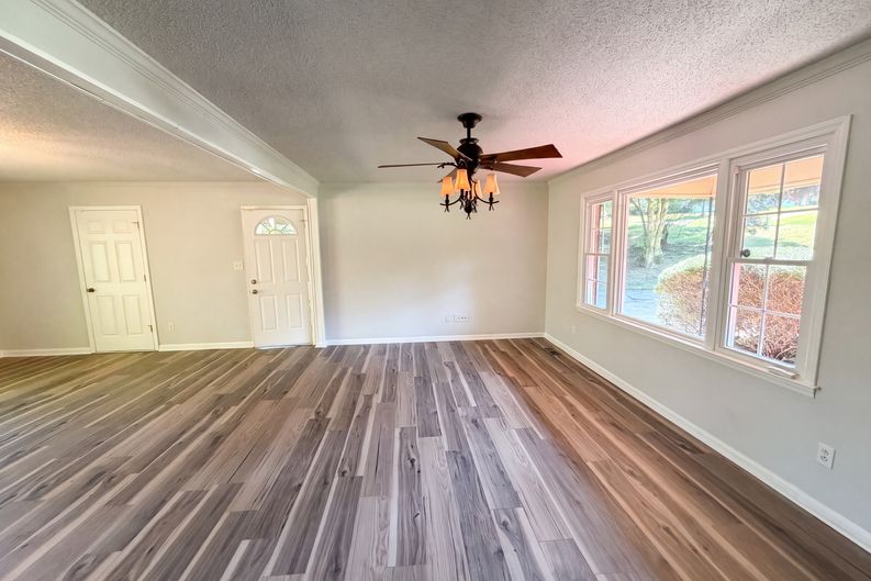 Photo 6 of 18 of 4305 Dawnwood Dr, Gastonia, NC