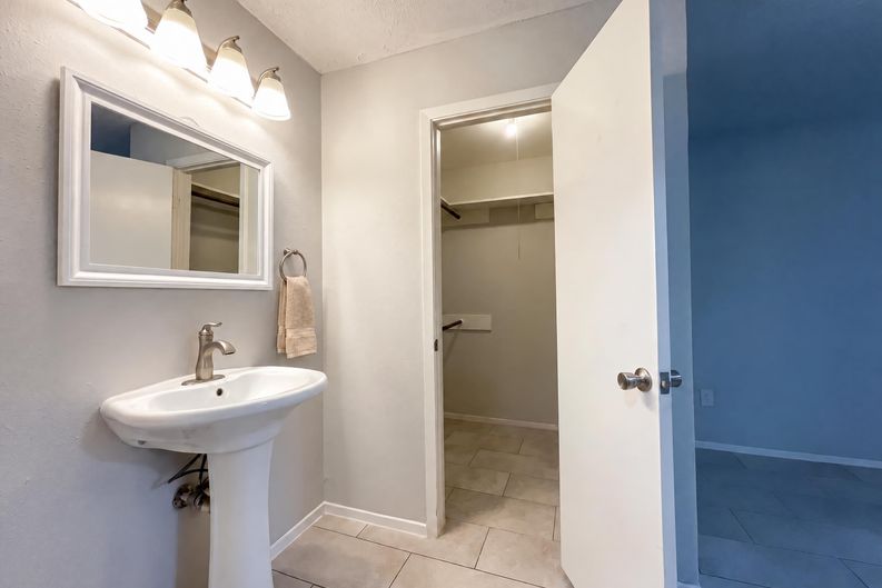 Photo 13 of 31 of 23110 Pennsgrove Rd, Spring, TX