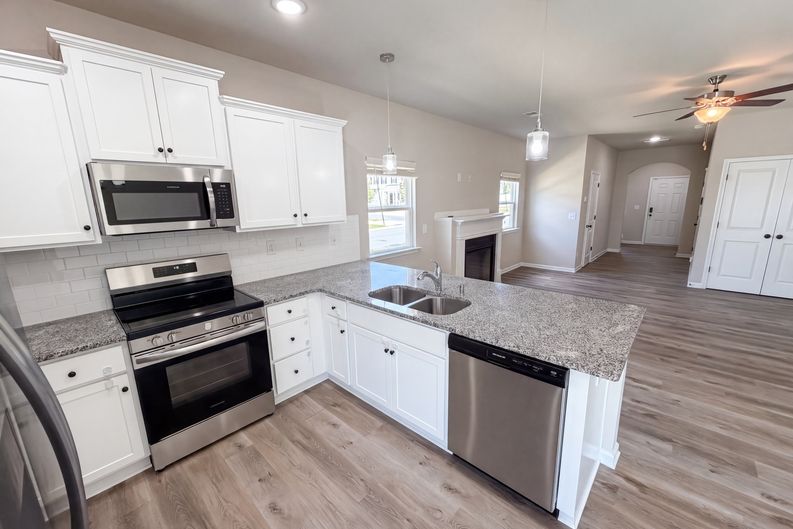 Photo 9 of 25 of 4104 Stoneygreen Ln, Charlotte, NC