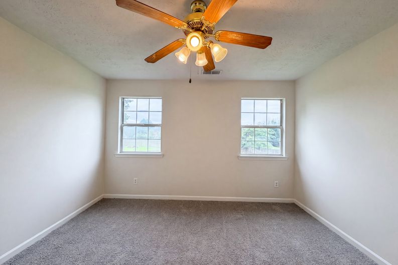 Photo 13 of 32 of 5355 Queen Ester Ct, Ellenwood, GA