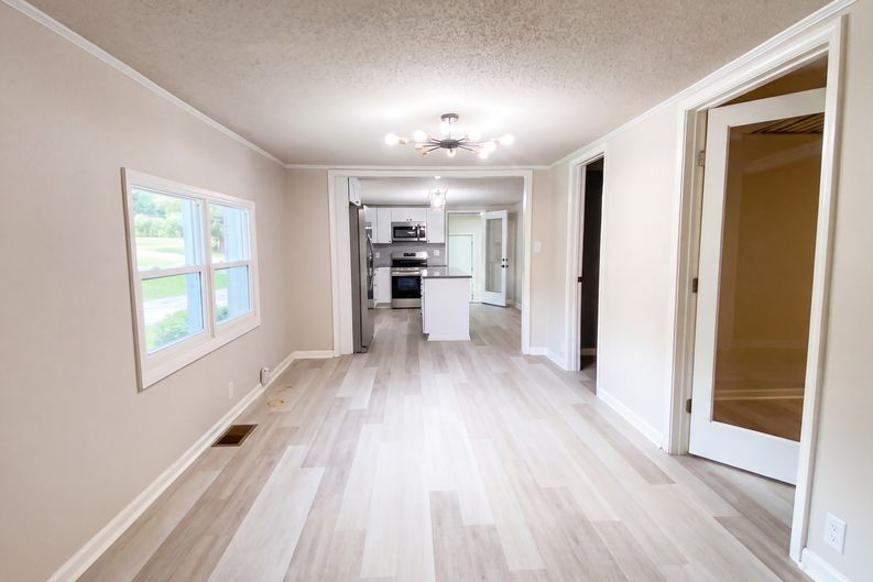Photo 9 of 32 of 630 S Lee St, Batesburg, SC