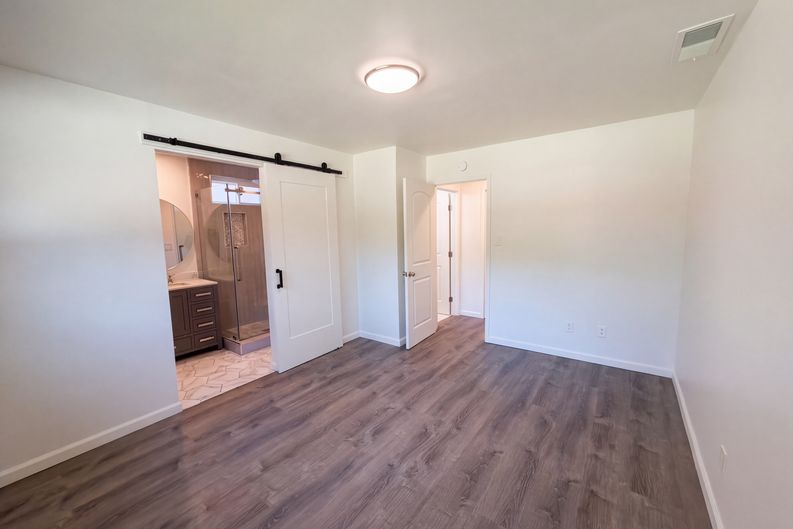 Photo 4 of 37 of 10539 Georgetown Dr, Rancho Cordova, CA