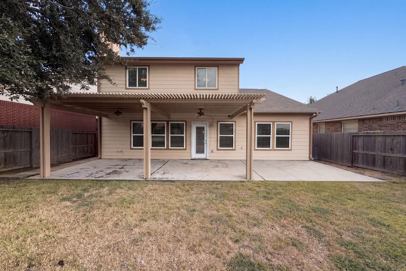 Photo 5 of 29 of 7002 Crockett Ridge Dr, Richmond, TX