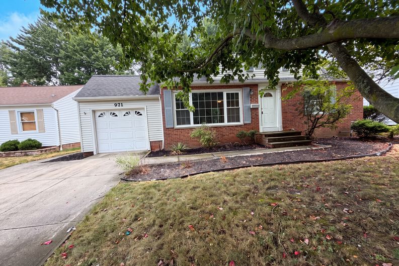 Photo 16 of 24 of 971 Learidge Rd, Cleveland, OH