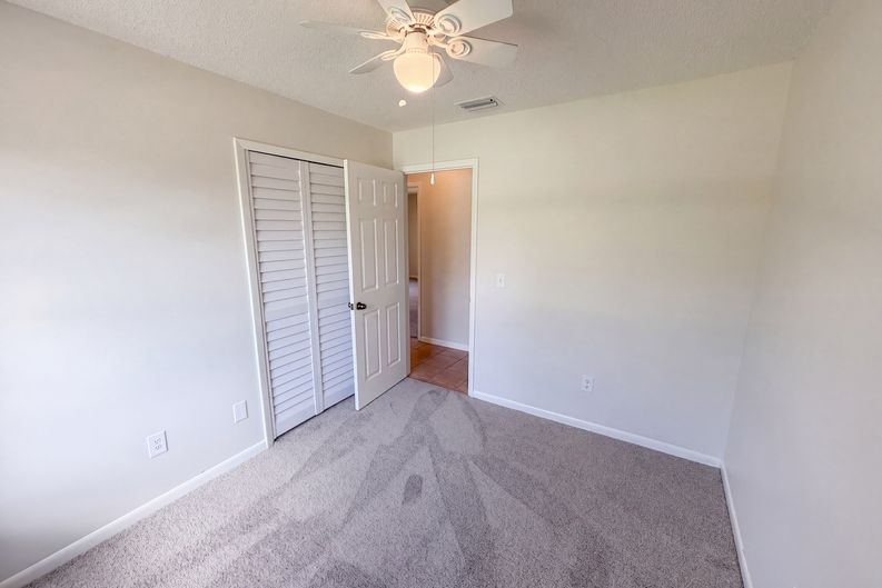 Photo 19 of 28 of 1061 Hunt St NW, Palm Bay, FL