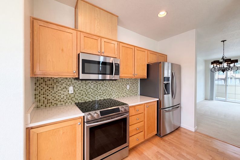 Photo 6 of 26 of 15485 SW Sparrow Loop, Beaverton, OR