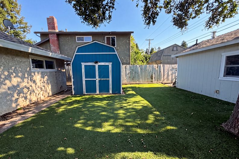 Photo 5 of 31 of 1422 Oakmont Dr, Roseville, CA