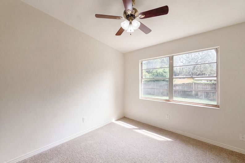 Photo 13 of 22 of 409 Berwick Ave, Temple Terrace, FL