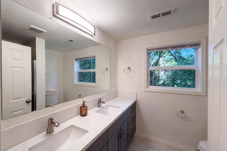 Photo 17 of 26 of 605 Ash St, Lake Oswego, OR