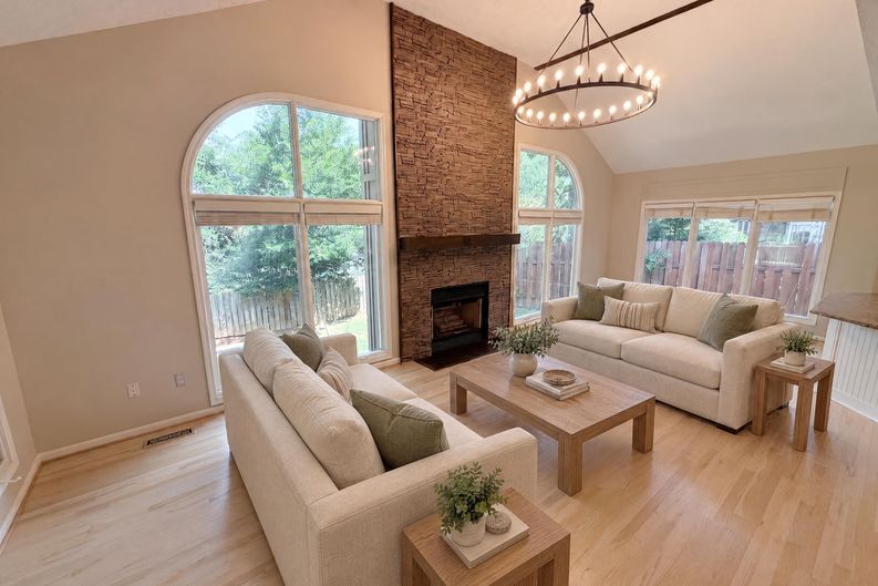 Photo 3 of 44 of 5344 Forest Springs Dr, Atlanta, GA