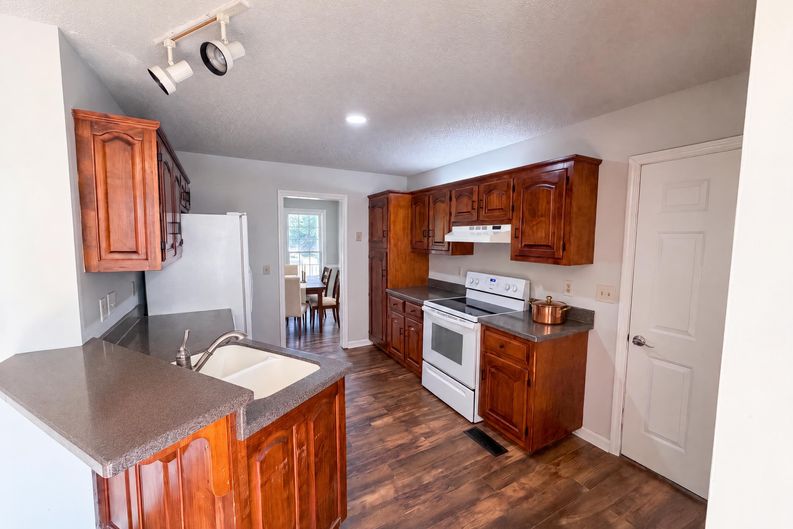 Photo 6 of 27 of 518 Glenfield Cir, Maryville, TN